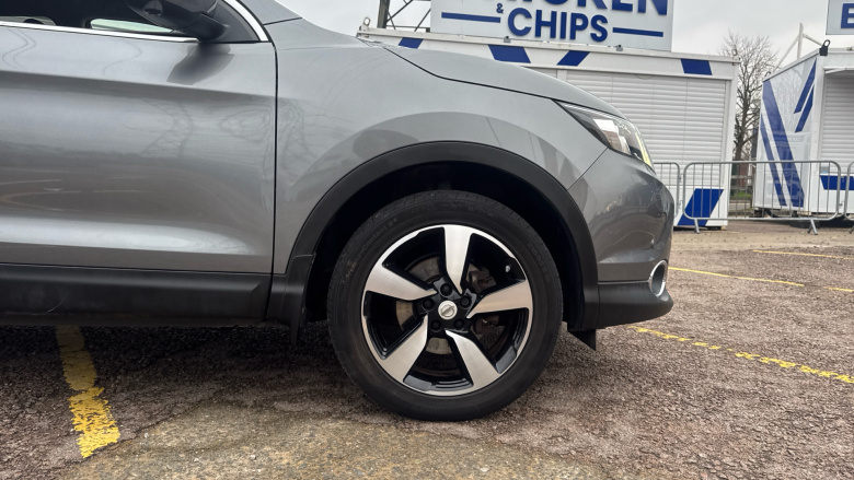 Nissan Qashqai 1.6 DiG-T N-Connecta 5dr Petrol Hatchback